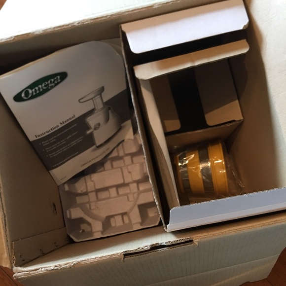 Omega Vert Juicer Low Speed VRT350 9 Pieces in Box - Picture 5 of 5